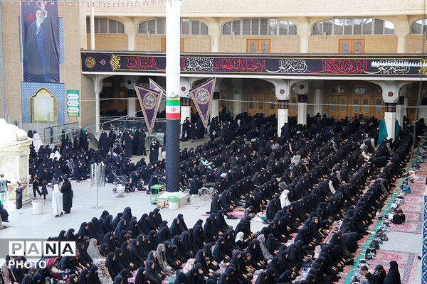 حضور باشکوه عزاداران عاشورایی در نماز جماعت ظهر