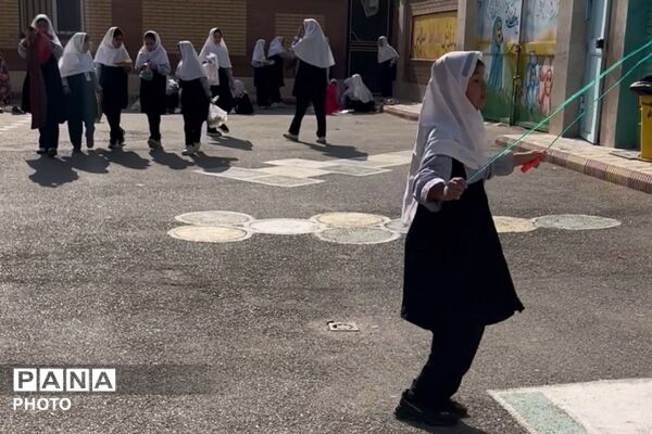 تجلیل از دانش‌آموزان توانمند دبستان «نشر علم» در هفته تربیت بدنی و ورزش