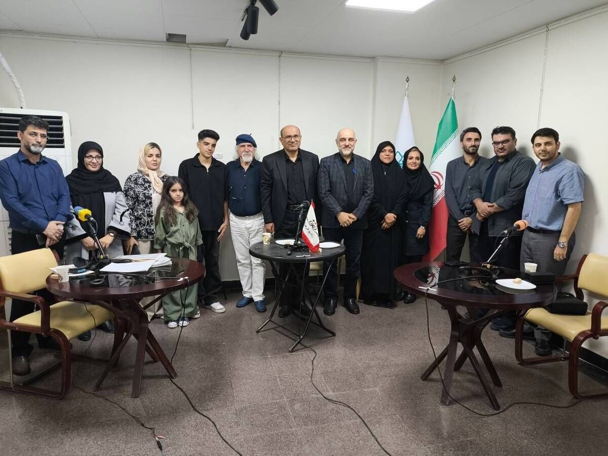بازدید مدیر شبکه رادیویی فرهنگ از پشت صحنه برنامه آشتی‌کنان