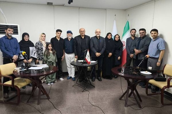 بازدید مدیر شبکه رادیویی فرهنگ از پشت صحنه برنامه آشتی‌کنان