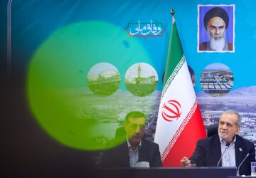رئیس‌جمهور: هیچ توجیهی در برابر نارضایتی مردم پذیرفتنی نیست/ باید با تمام توان تلاش کنیم