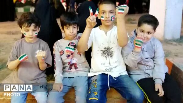 حضور پرشور مردم در تجمع انقلابی، صحنه‌ای از همبستگی و ایستادگی
