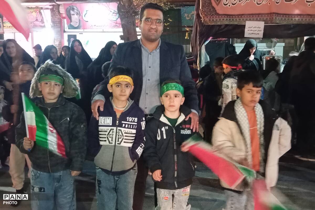 اینجا دانش‌آموزان و فرهنگیان میدان‌داری می‌کنند