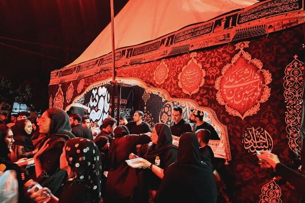 شب‌های نورانی سوگ و همدلی مردمان؛ در گلزار شهدای عباس آباد شهریار