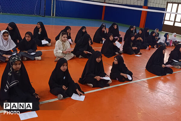 بازدید مدیرکل آموزش و پرورش خراسان شمالی از تمرین سرود «رهبر شهیدم» دانش‌آموزان بجنوردی