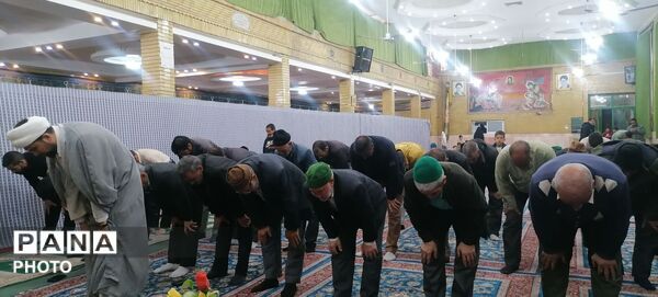 ضیافت افطاری و اقامه نماز جماعت در روز چهارم ماه مبارک رمضان در حسینیه شهر بار نیشابور 