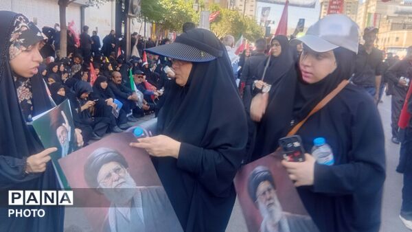 بدرقه باشکوه رهبر شهید در مشهد مقدس در جوار حرم مطهر رضوی