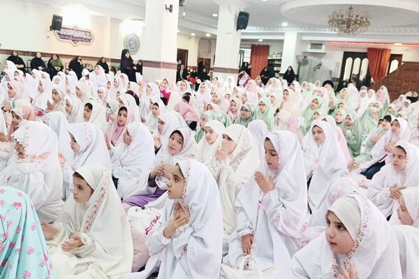 آیین جشن تکلیف دانش‌آموزان دختر شهرستان پردیس در فضایی معنوی و باشکوه