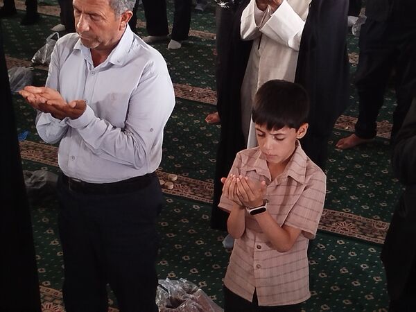 نماز جمعه کاشمر با حضور پرشور مردم برگزار شد