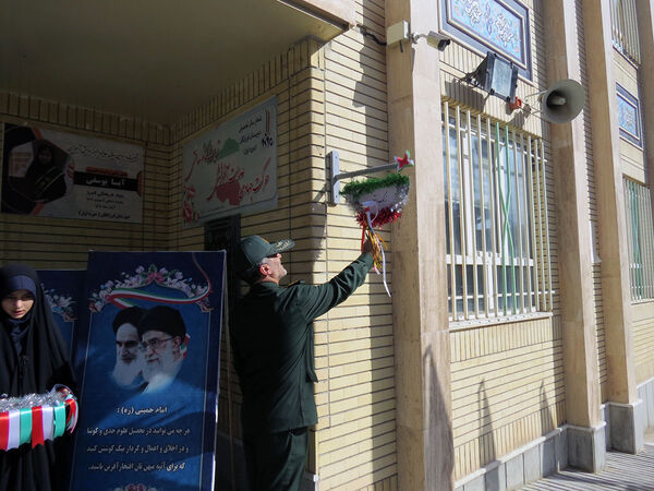 زدن زنگ انقلاب در مدرسه دخترانه فرزانگان شهرستان بجنورد 