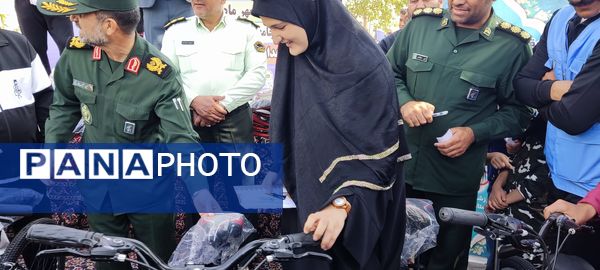 همایش پیاده‌روی خانوادگی به‌مناسبت هفته دفاع مقدس در نیشابور