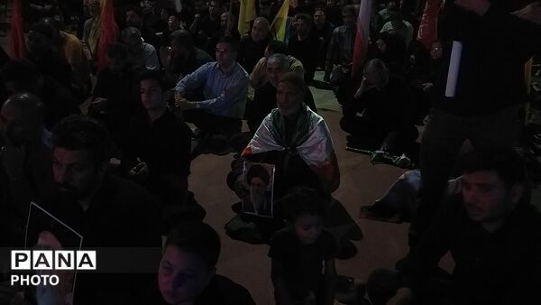 قاب هایی از رهبر شهید و رهبر معظم انقلاب در دستان سنگربان نیشابوری 