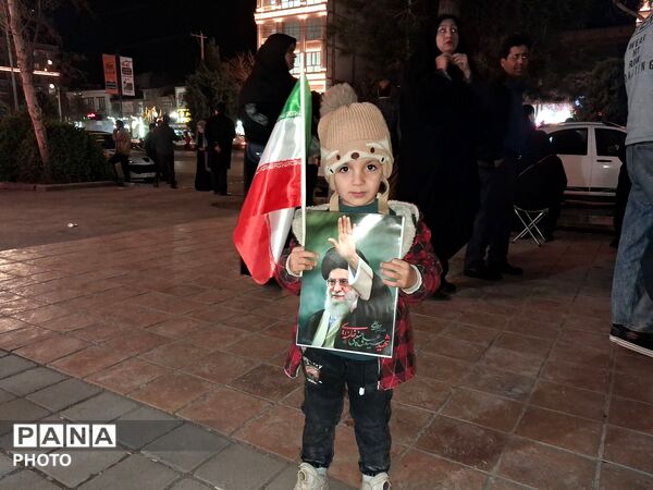 حماسه سازی مردم نیشابور در بیستمین شب از راهپیمایی های مردمی بلوار فضل 