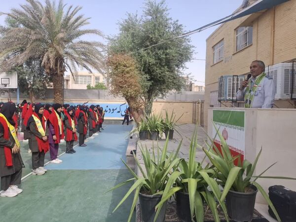 بازدید مدرسان کشوری سازمان دانش‌آموزی از دبیرستان تمام تشکیلاتی عفت