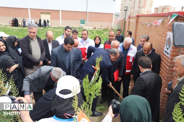 پویش «کاشت نهال امید» در مدارس آذربایجان شرقی با حضور مدیرکل آموزش و پرورش استان