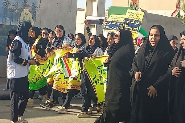راهپیمایی یوم الله 13 آبان در سعدآباد 