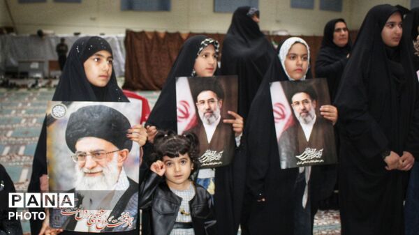 شهرستان مارگون صف بسته به خون خواهی رهبر شهید