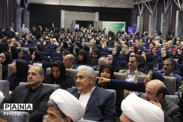 همایش تجلیل از معلمان در ساری