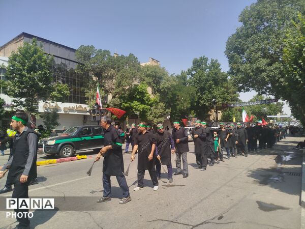 خیابان امام در روز تاسوعای حسینی حال و هوای دیگری میدهد 