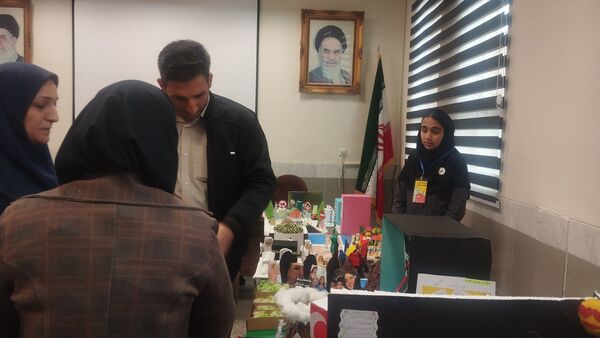 نمایشگاه دست‌سازه در دبیرستان ذبیح الله هوشیار