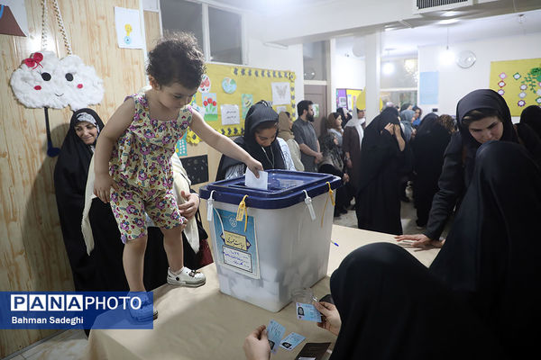 انتخابات چهاردهمین دوره ریاست جمهوری در مسجدالنبی میدان نبوت