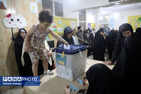 انتخابات چهاردهمین دوره ریاست جمهوری در مسجدالنبی میدان نبوت