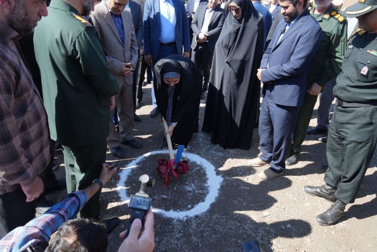 کلنگ‌زنی احداث مدرسه ۱۲ کلاسه سایت مسکن حمایتی رشت از سوی وزیر راه‌وشهرسازی