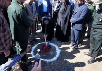 کلنگ‌زنی احداث مدرسه ۱۲ کلاسه سایت مسکن حمایتی رشت از سوی وزیر راه‌وشهرسازی