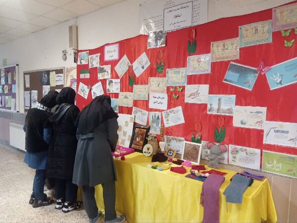 نمایشگاه مدرسه انقلاب در دبیرستان نمونه دولتی 9 دی یاسوج