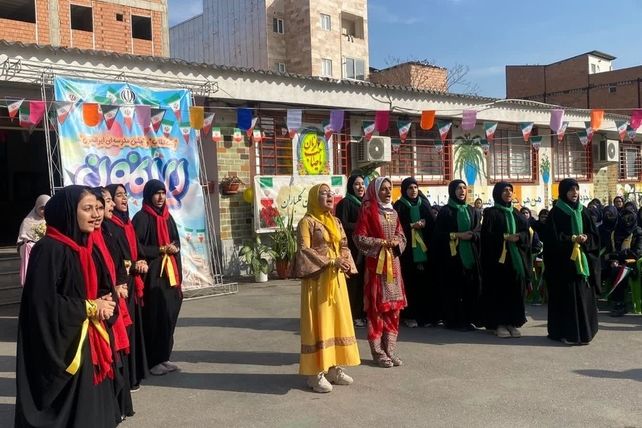 جشن باشکوه انقلاب و ایرانمون