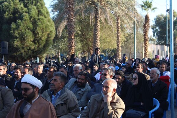 مثل نخل‌هایمان استوار ماندیم 