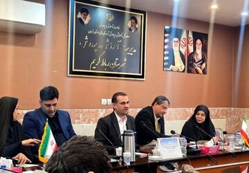 نشست هم‌اندیشی معاونین آمورش متوسطه شهرستان‌های تهران در اداره رباط‌کریم