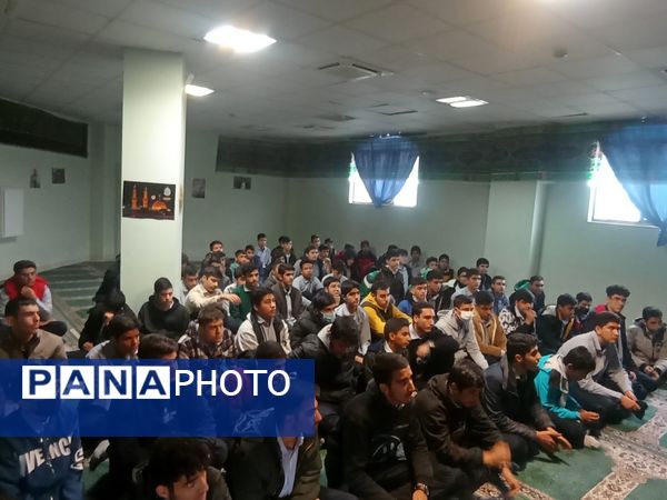 جلسه مشاوره تحصیلی برای دانش‌آموزان دبیرستان نمونه دولتی گل نراقی 3