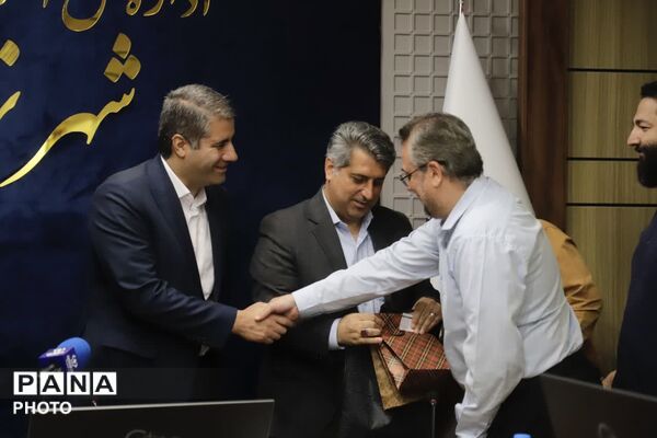 تجلیل مدیرکل آموزش و پرورش شهر تهران از مدیران سازمان دانش‌آموزی مناطق و مسئولان خبرگزاری پانا