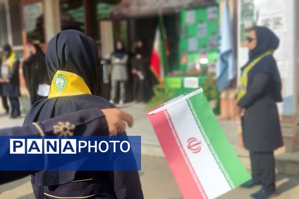  آیین وطن‌یار در مدرسه فرزانگان1 اسلامشهر باحضور خانواده شهید شاکری 