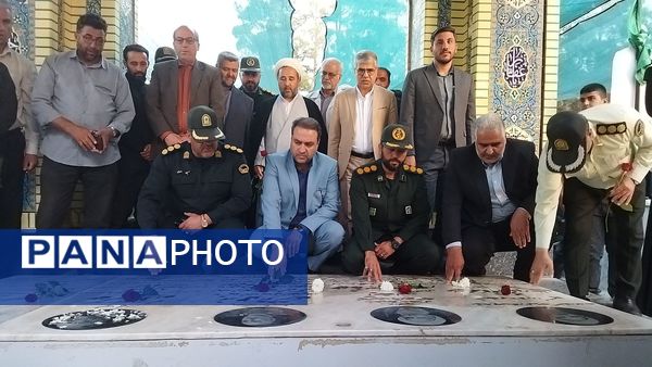 غبارروبی مزار شهدا توسط مسئولین شهرستان نیشابور انجام شد 