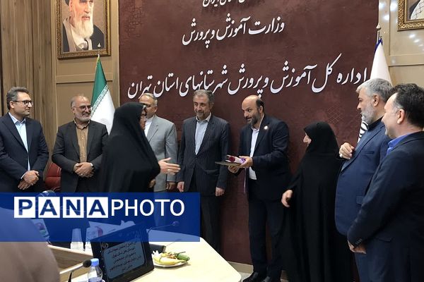 مراسم تقدیر از سفیران مدرسه سازی در اداره کل آموزش و پرورش شهرستانهای استان تهران 