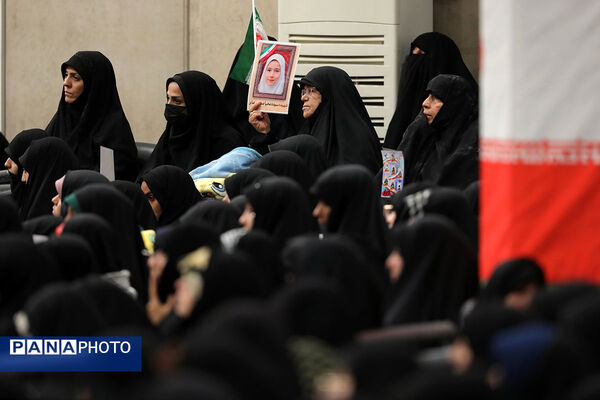 دیدار هزاران نفر از دانش‌آموزان و دانشجویان با رهبر انقلاب
