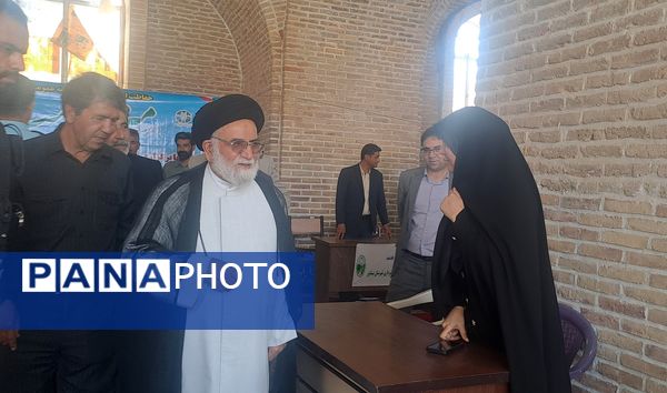 میز خدمت اداره‌های شهرستان نیشابور در جمعه خشم و نصر 