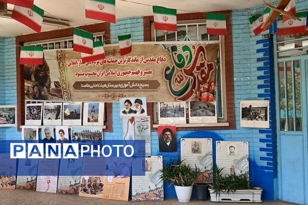 نمایشگاه هفته دفاع مقدس در دبیرستان ملاصدرا ناحیه دو شهرری 