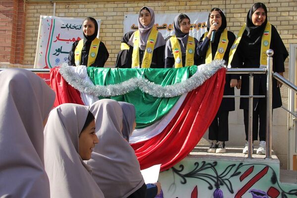 انتخابات  همیار مشاور در مدرسه نشاط بهارستان دو