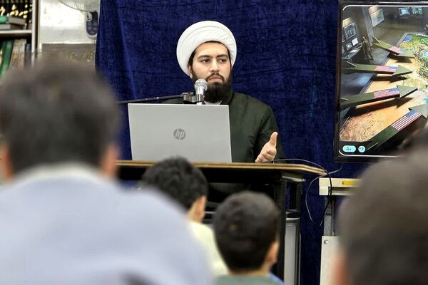 حضور دانش‌آموزان معتکف ناحیه دو شهرری در جلسات بصیرتی
