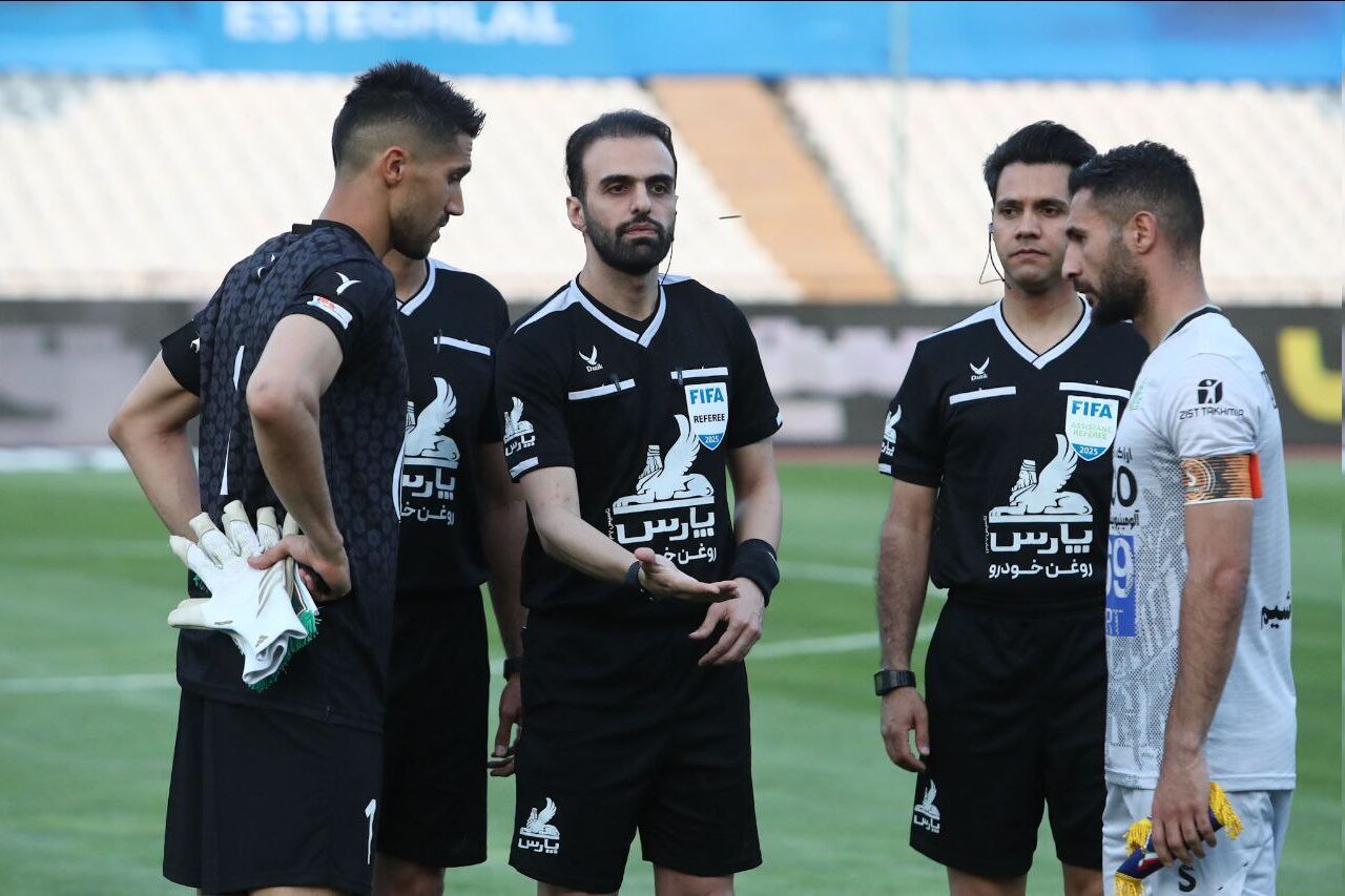 حسینی از فهرست استقلال خط می‌خورد