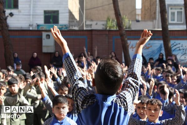 جشن ولادت حضرت زینب(س) و روز پرستار در دبستان شهید حسین غفاری