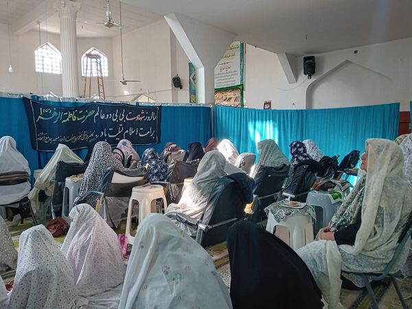 حضور دانش‌آموزان دبیرستان فاطمه الزهرا(س) و کوثر در نماز جمعه