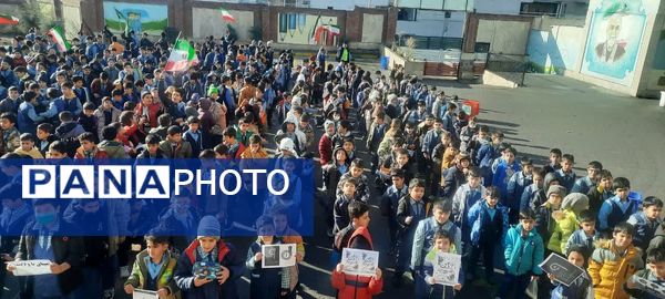 تجدید میثاق دانش‌آموزان منطقه پردیس با مقام معظم رهبری در یوم الله نهم دی‌ماه 