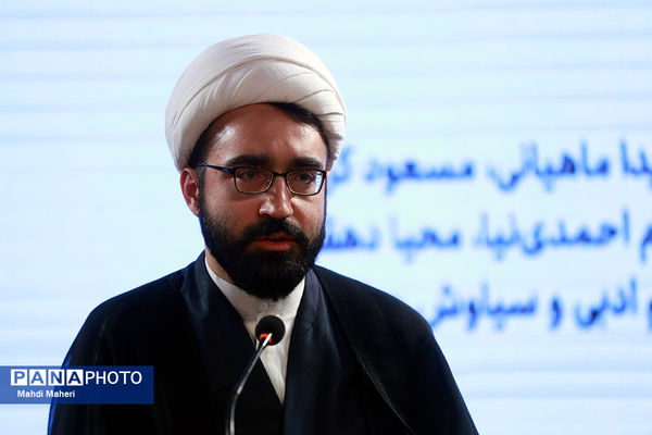 نشست نقد و بررسی فیلم «غوطه‌ور» در چهل و چهارمین جشنواره ملی فیلم فجر