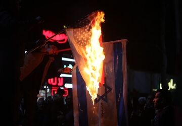 سوزاندن پرچم اسرائیل و آمریکا در شب چهارشنبه‌ سوری
