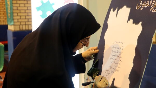 نمایشگاه فرهنگی ـ آموزشی «ایرانمون» در دبستان شهید باهنر