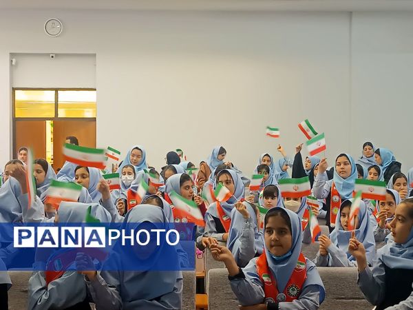 زنگ انقلاب در دبستان آرمینه مصلی‌نژاد